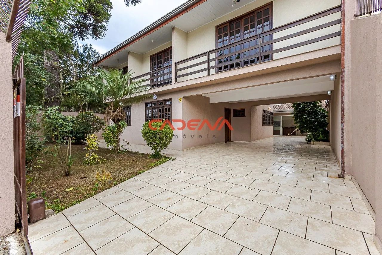 Casa com 4 quartos e 4 vagas à venda no Cajuru