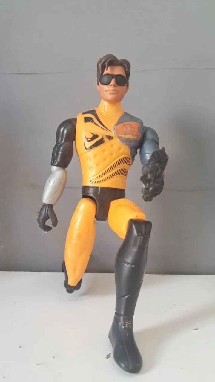 Boneco do Max Steel