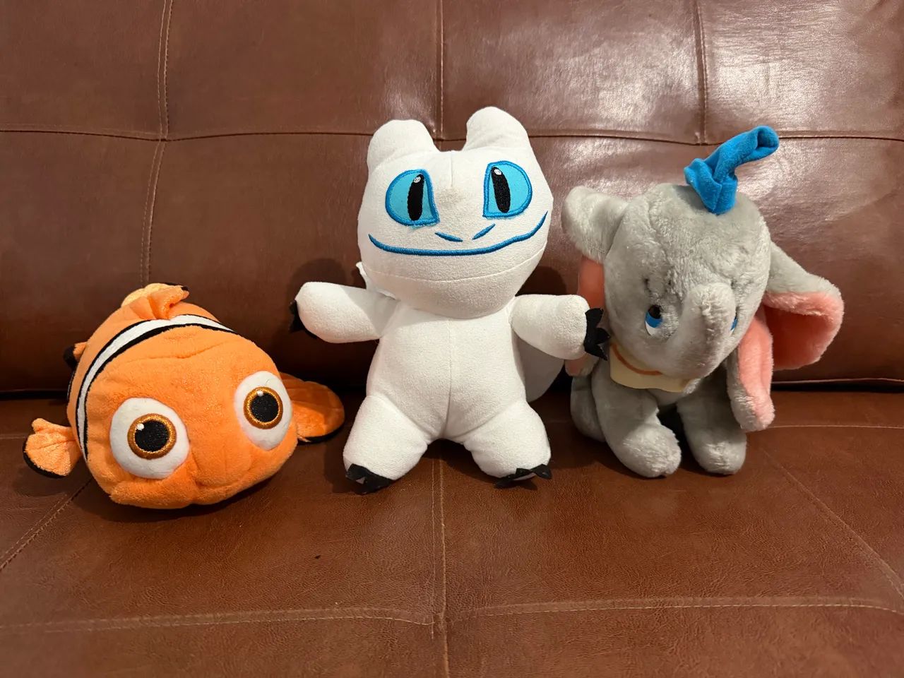 Lote de pelúcias: Nemo, Dragão e Dumbo.