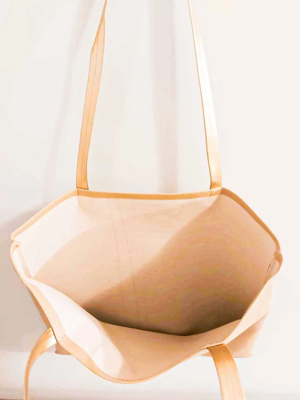Bolsa de Ombro Bege e Dourada  - Foto 3