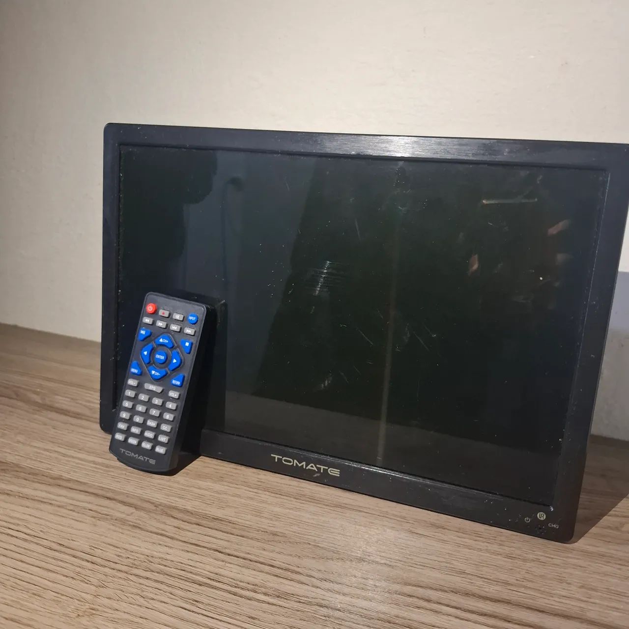 TV Portátil 14 Polegadas Tomate com HDMI e Controle - Seminova