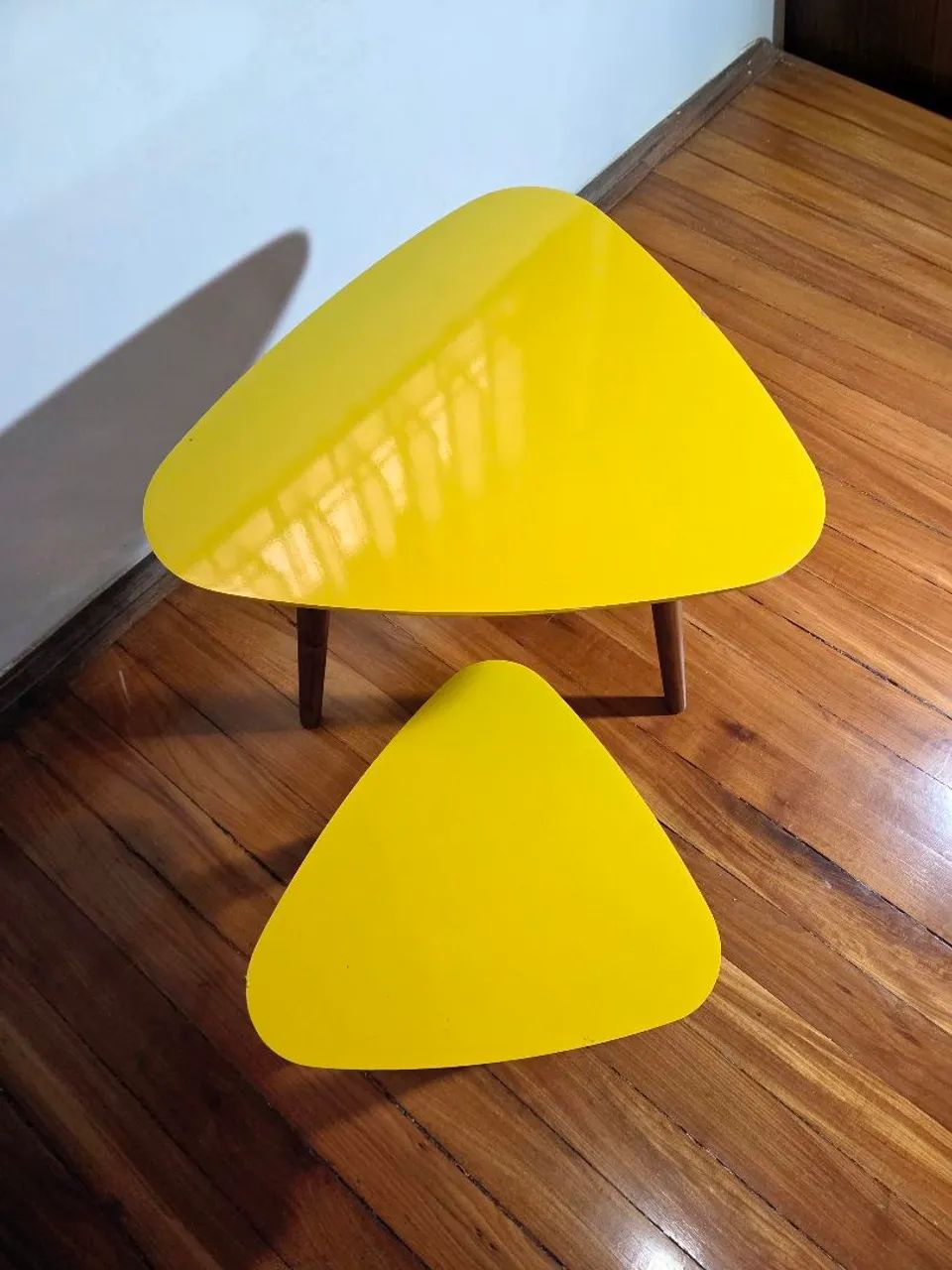 Conjunto 2 Mesas de Apoio Amarelas - Estilo Retrô - Foto 2