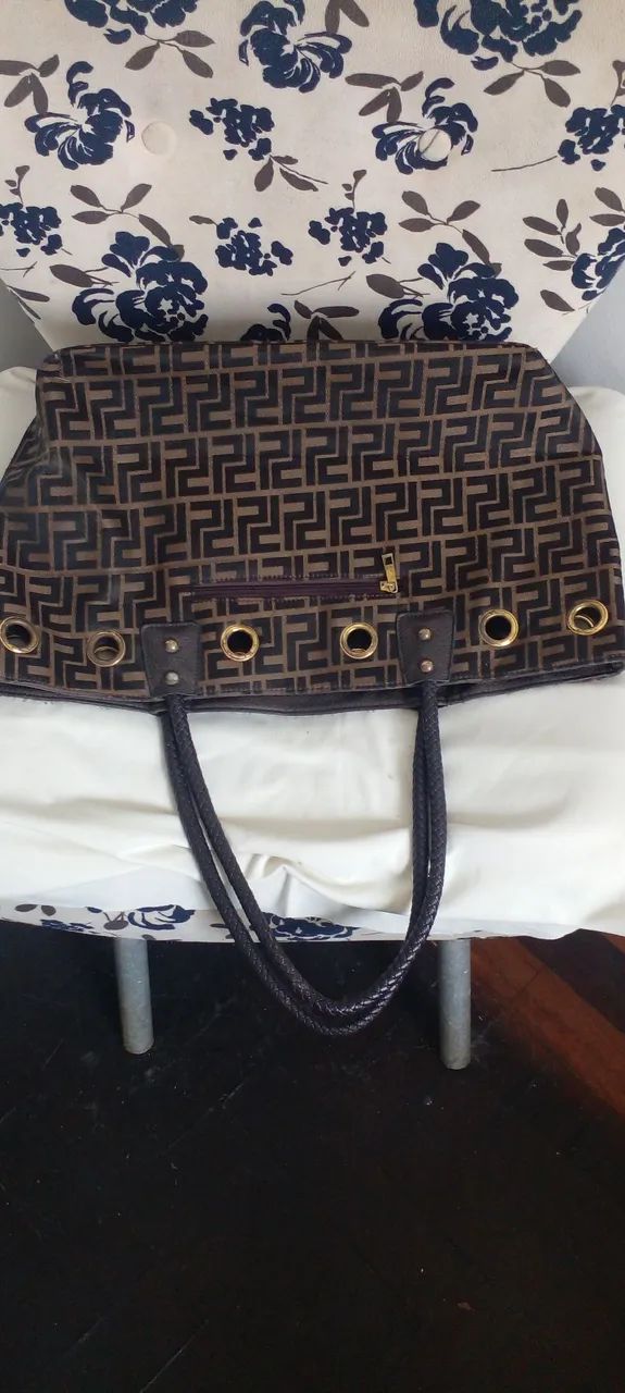 Bolsa famosa  lona e alsa de couro  em bom estado - Foto 2