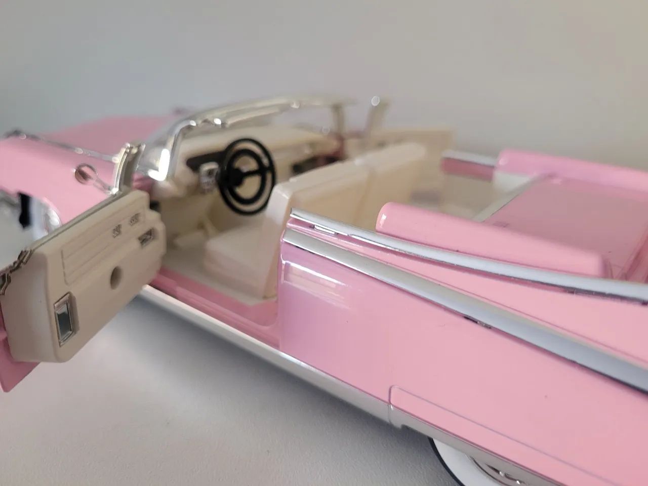 Miniatura Cadillac Eldorado Rosa - Foto 3