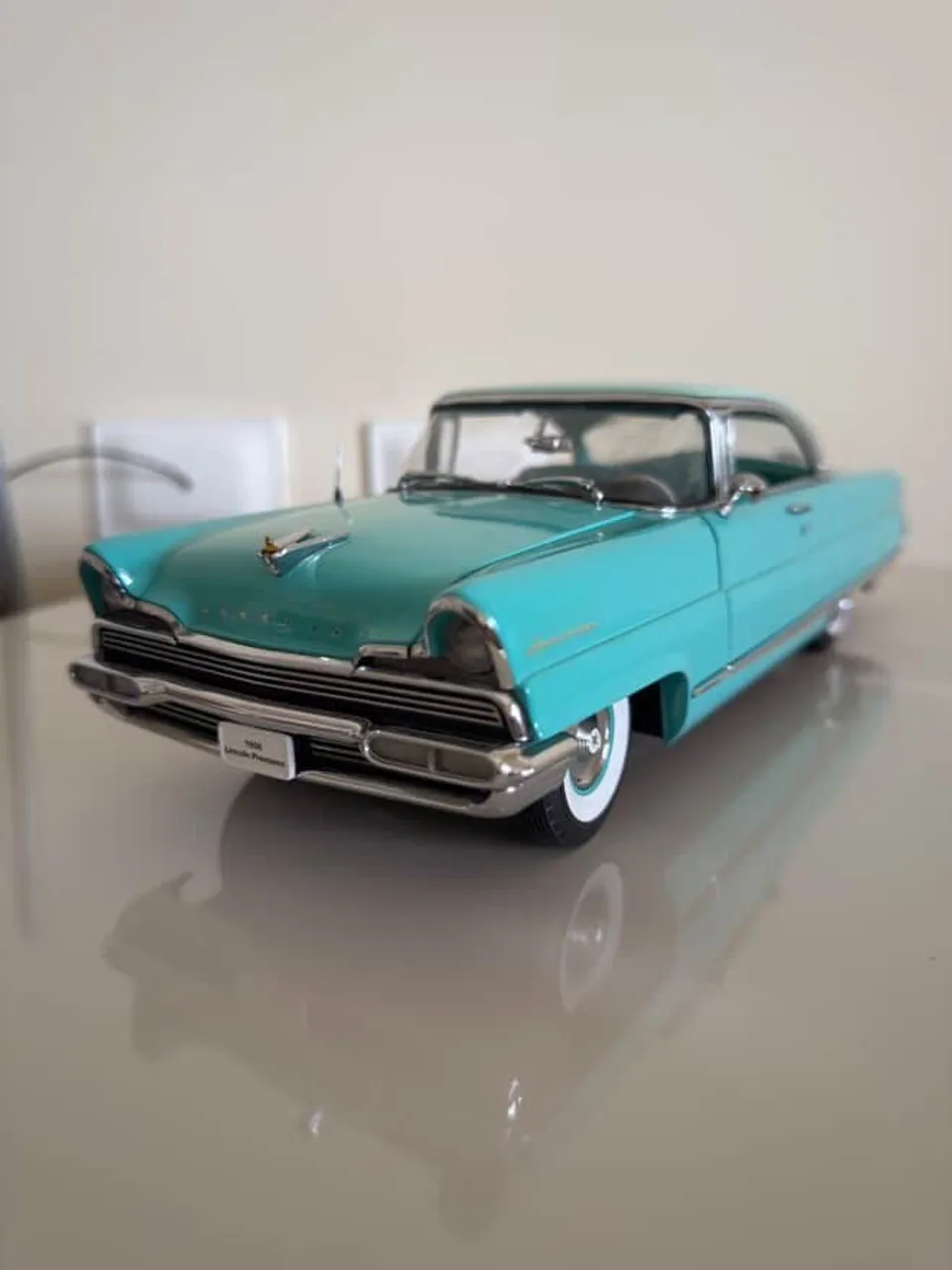 Mini Lincoln Continental Mark II 1956 1:18 Road Signature