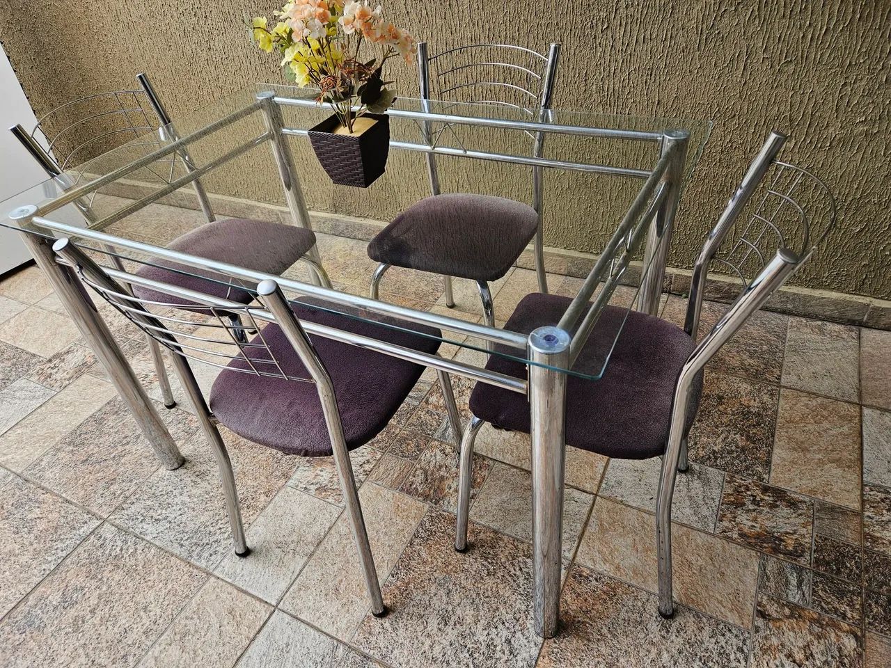 Mesa com 4 cadeiras, Entrego também!!