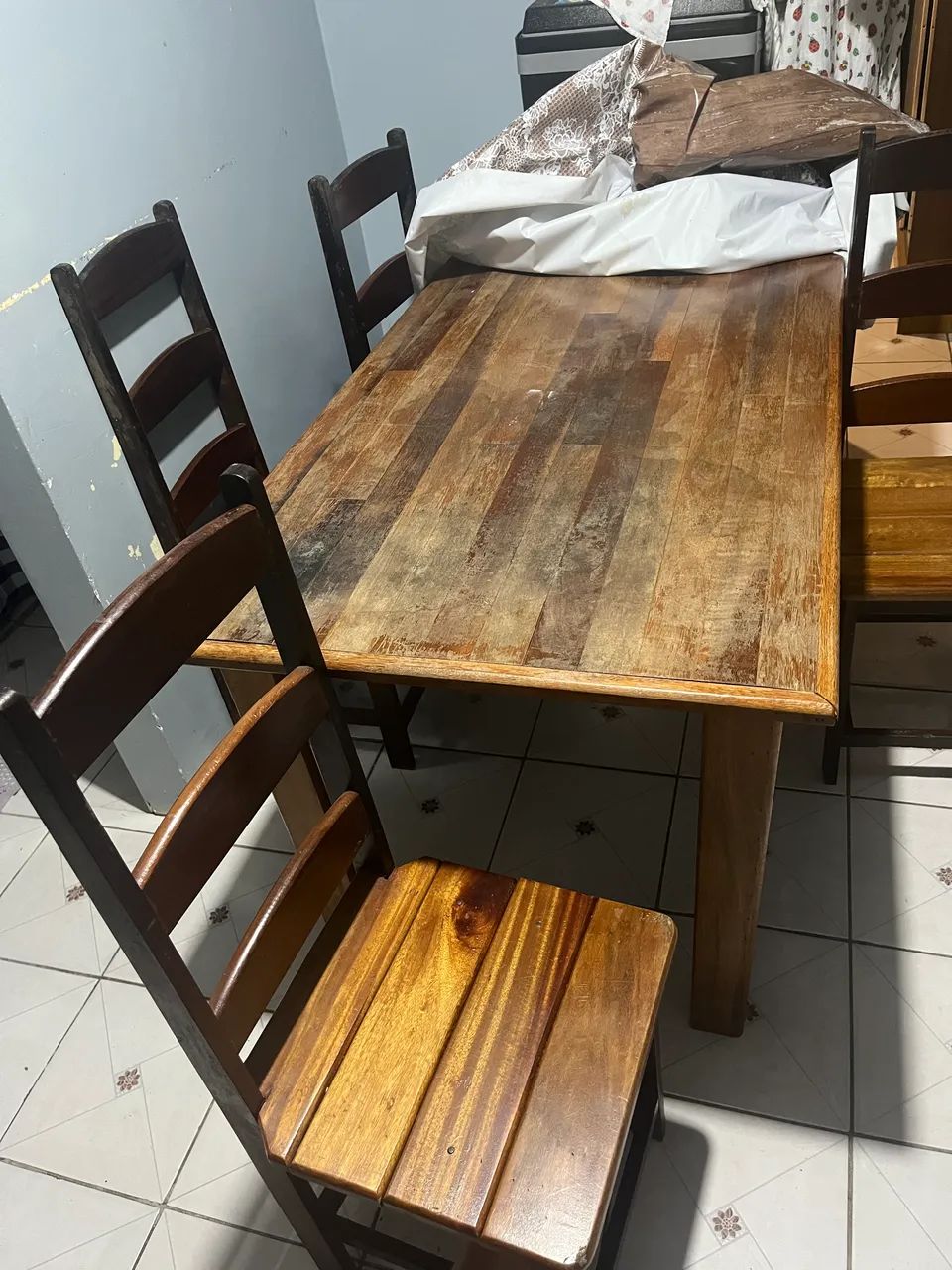 Mesa de madeira de 6 lugares - Foto 3