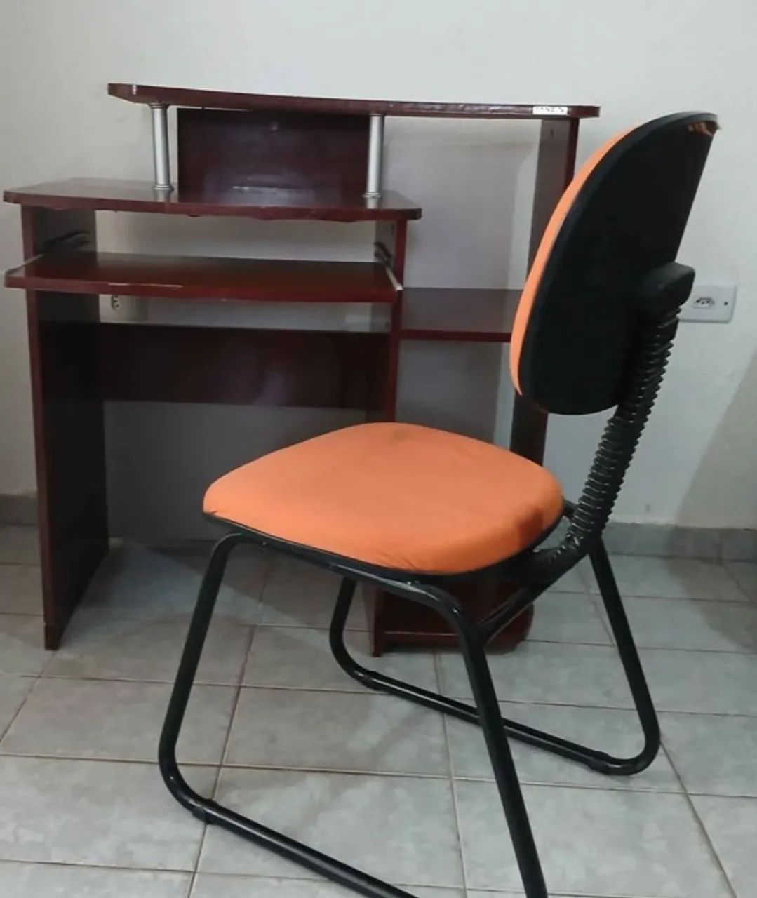Kit escrivaninha e cadeira 
