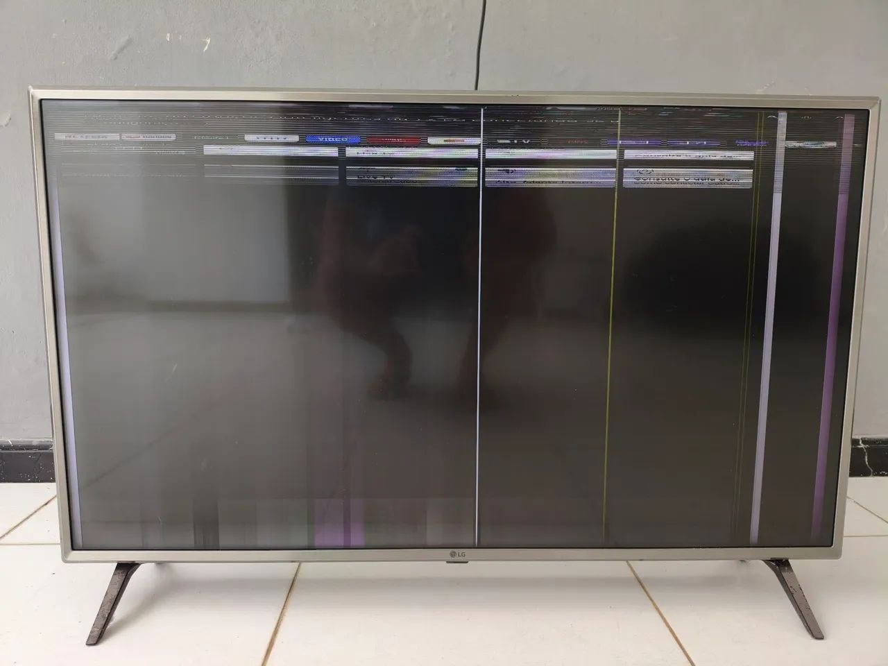 Tv LG 43" com defeito na tela - Foto 5