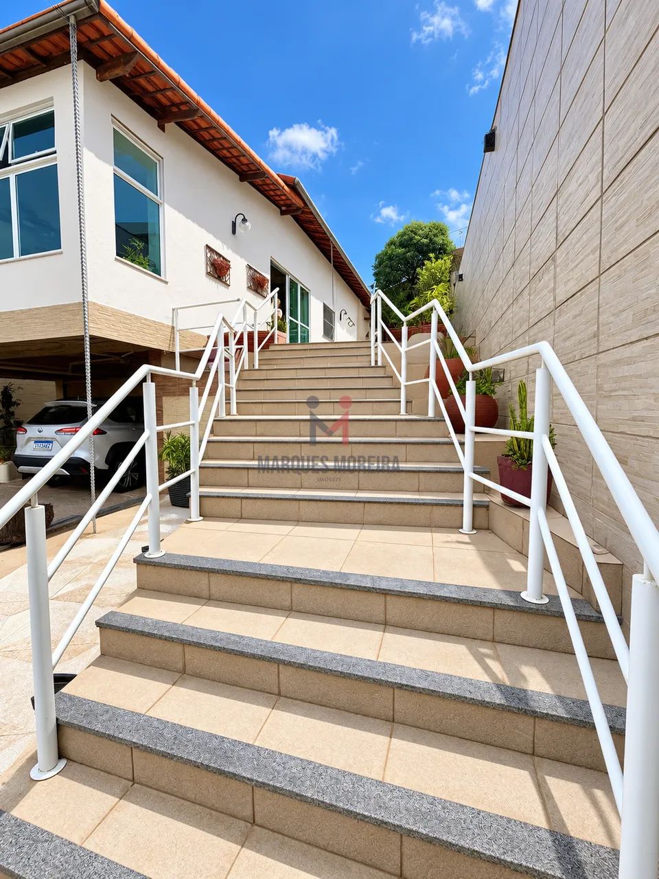 CASA LINEAR DE 4 QUARTOS COM 2 SUÍTES, ÁREA DE LAZER COMPLETA E PISCINA NO BOM CLIMA - Foto 2