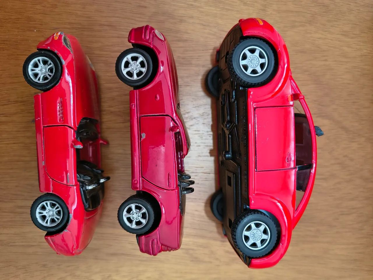 Lote 3 miniaturas/carrinhos de brinquedo Maisto e Kinsmart - Foto 4