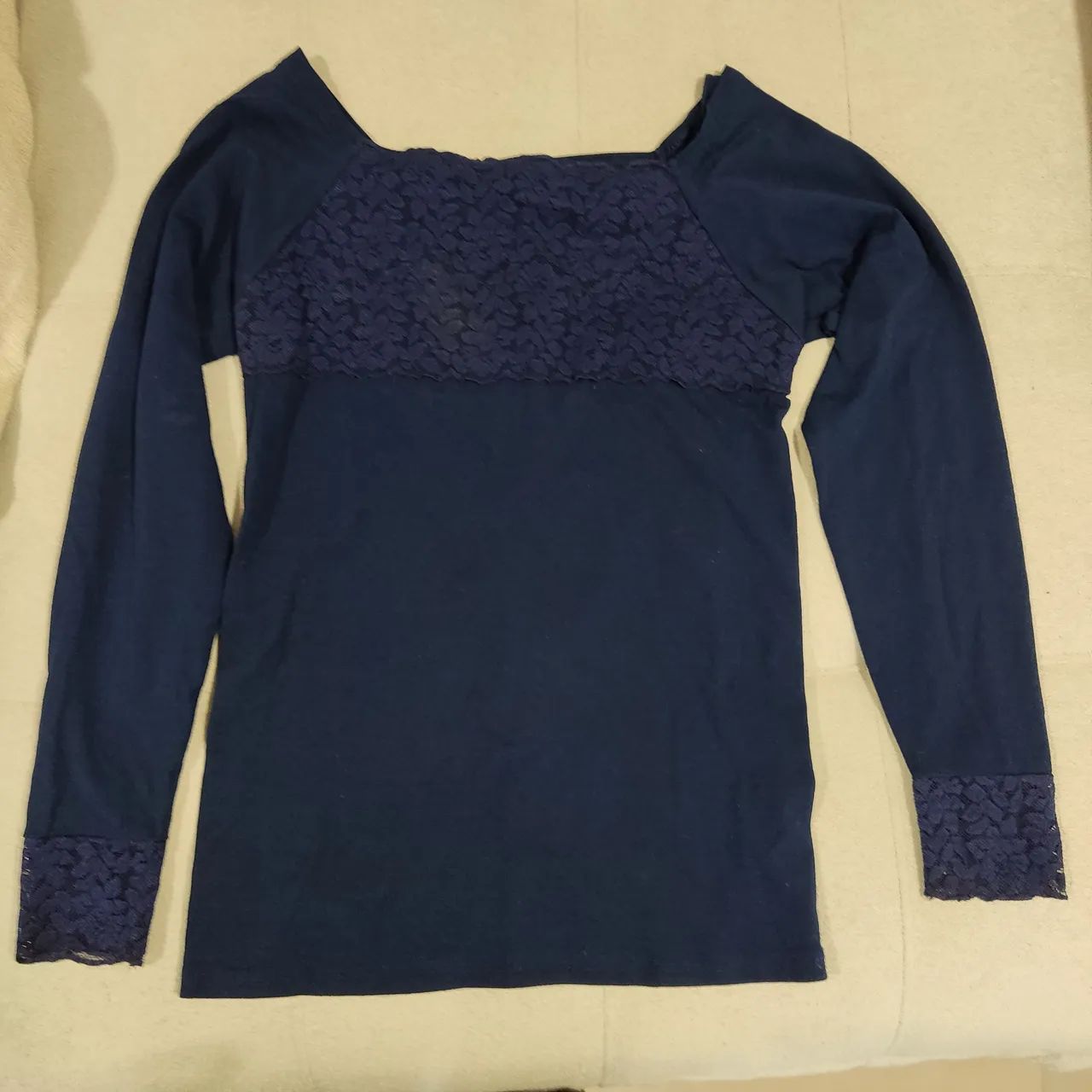 Blusa decote quadrado com renda - Foto 2