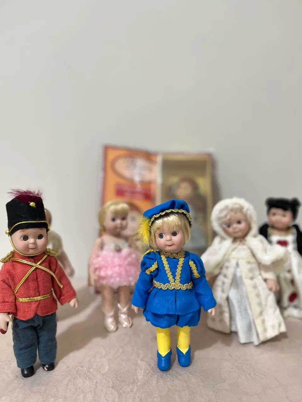 Bonecos de porcelana colecionáveis, planeta diagostine. - Foto 2