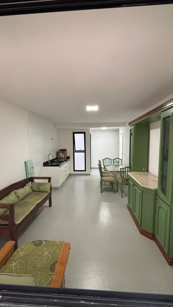 ALUGO CASA COM 3 SUÍTES, GARAGEM, MOBILIADA - Foto 3