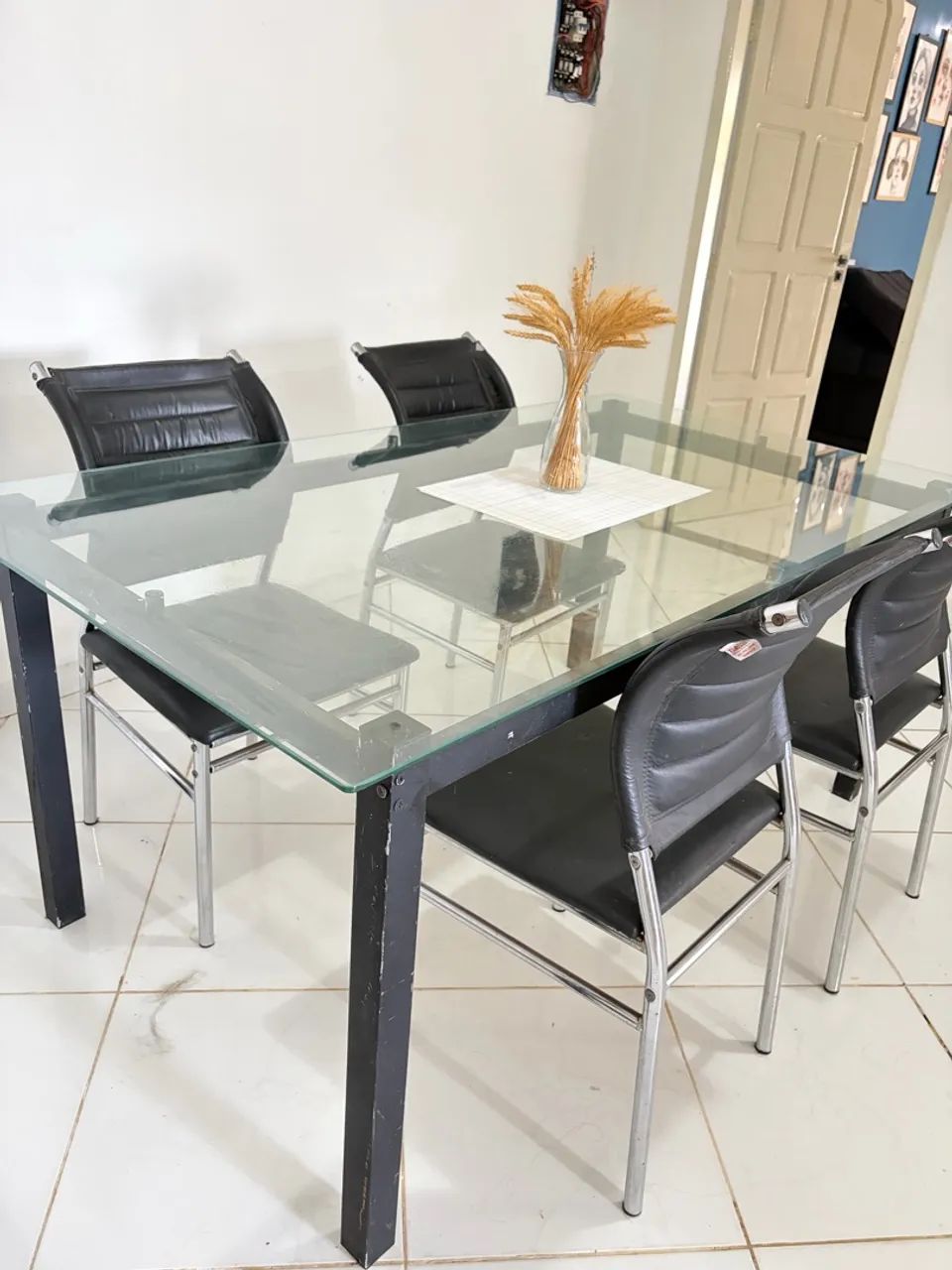 VENDE-SE MESA COM CADEIRAS