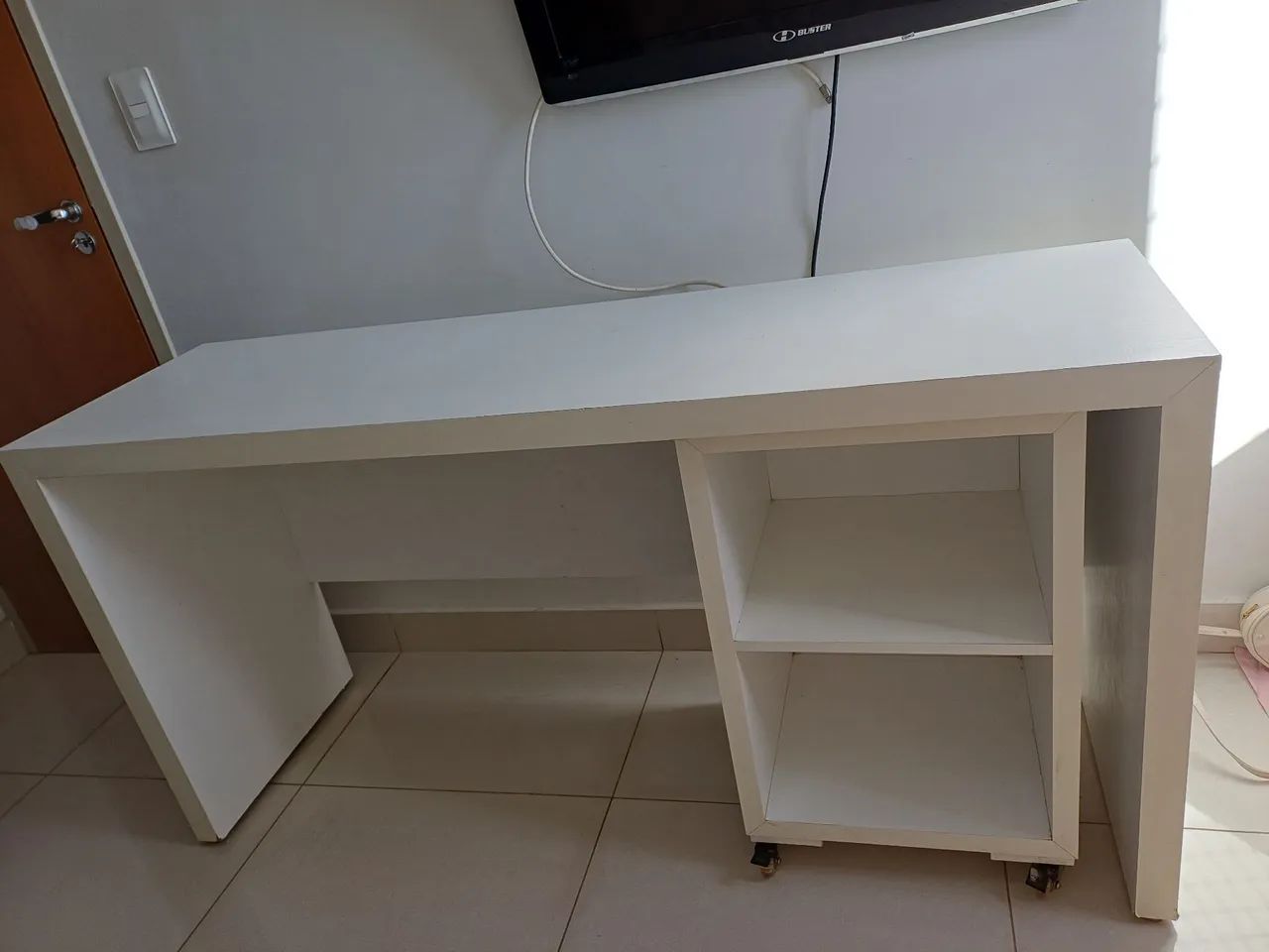 Escrivaninha/bancada com nicho auxiliar 