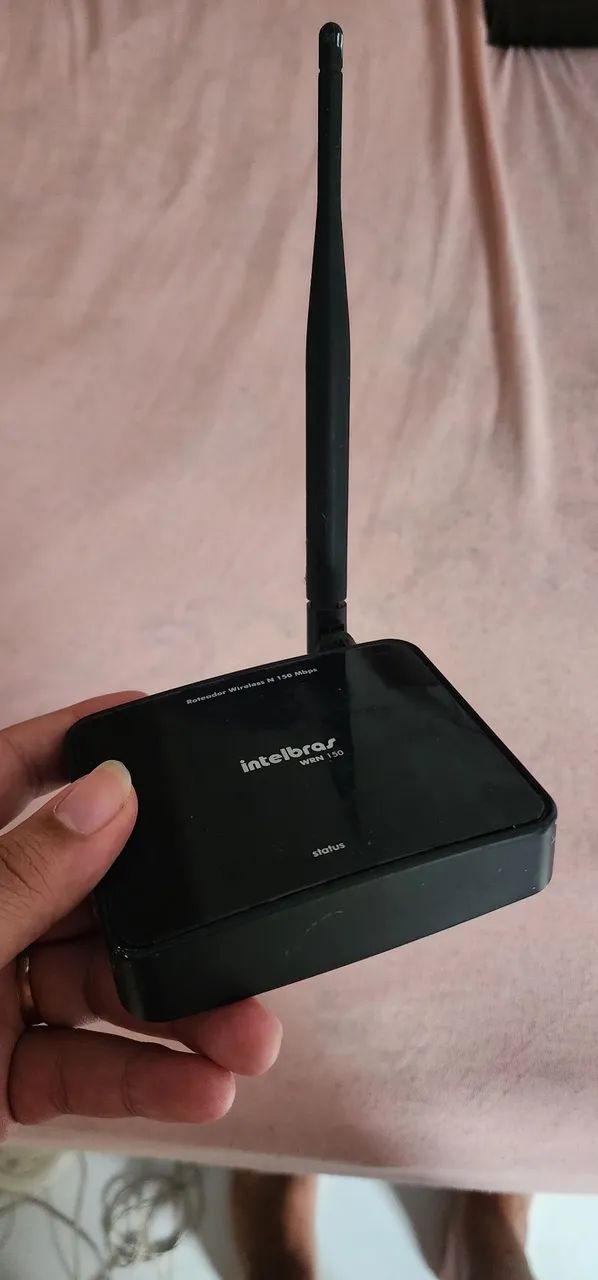 Roteador e repetidor Intelbras WRN 150