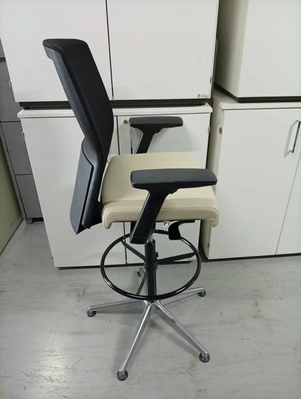 Cadeira Caixa Alta    - Foto 2