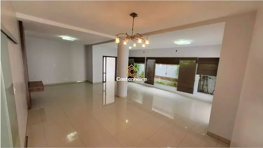 Casa Semi-Mobiliada com Edícula - 04 Quartos sendo 03 Suítes Plenas Amplas - Plano Diretor - Foto 4
