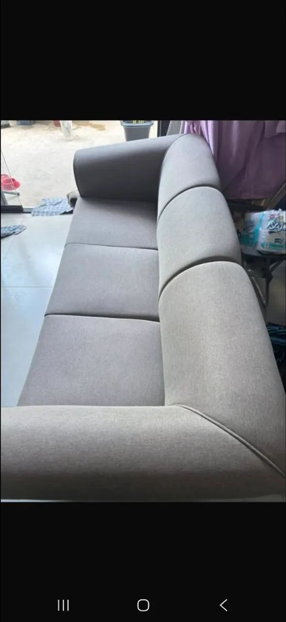 Vendo sofá de três lugares 