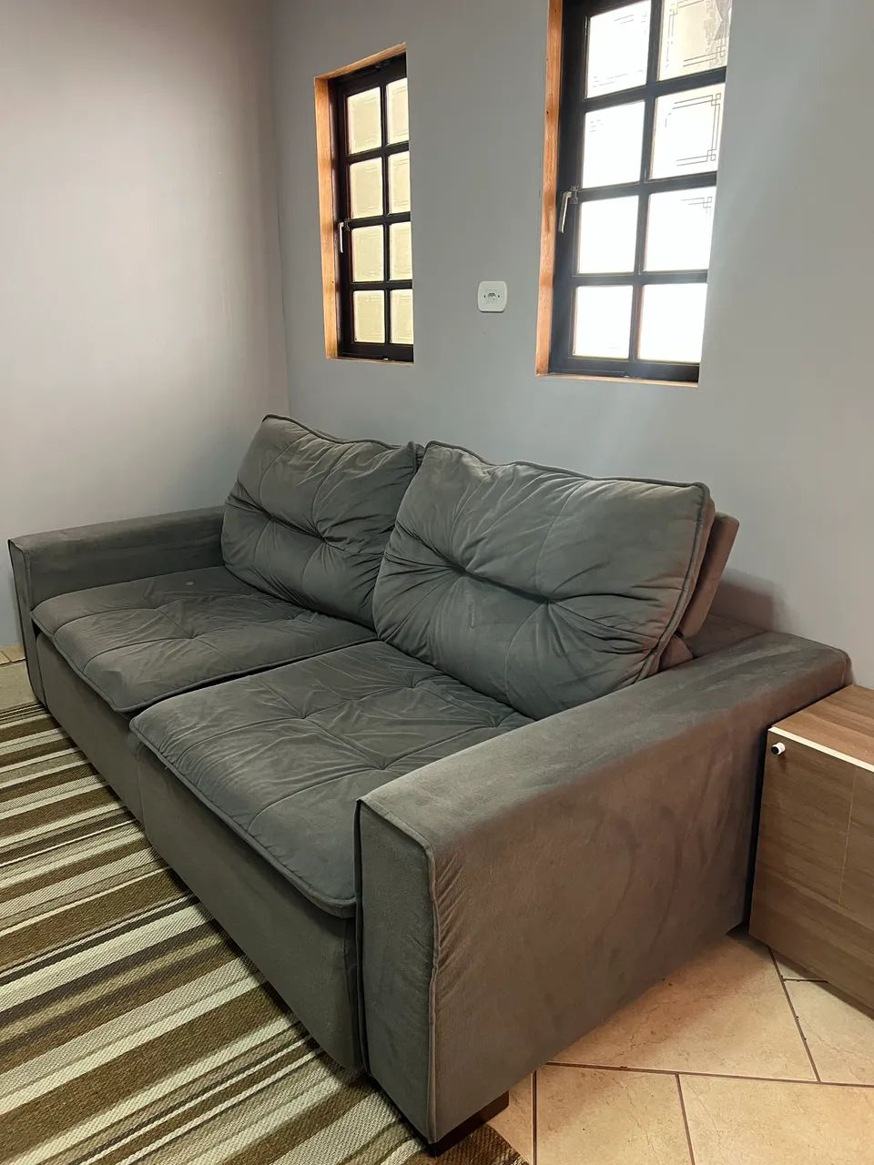 Sofá retrátil em suede - Foto 5