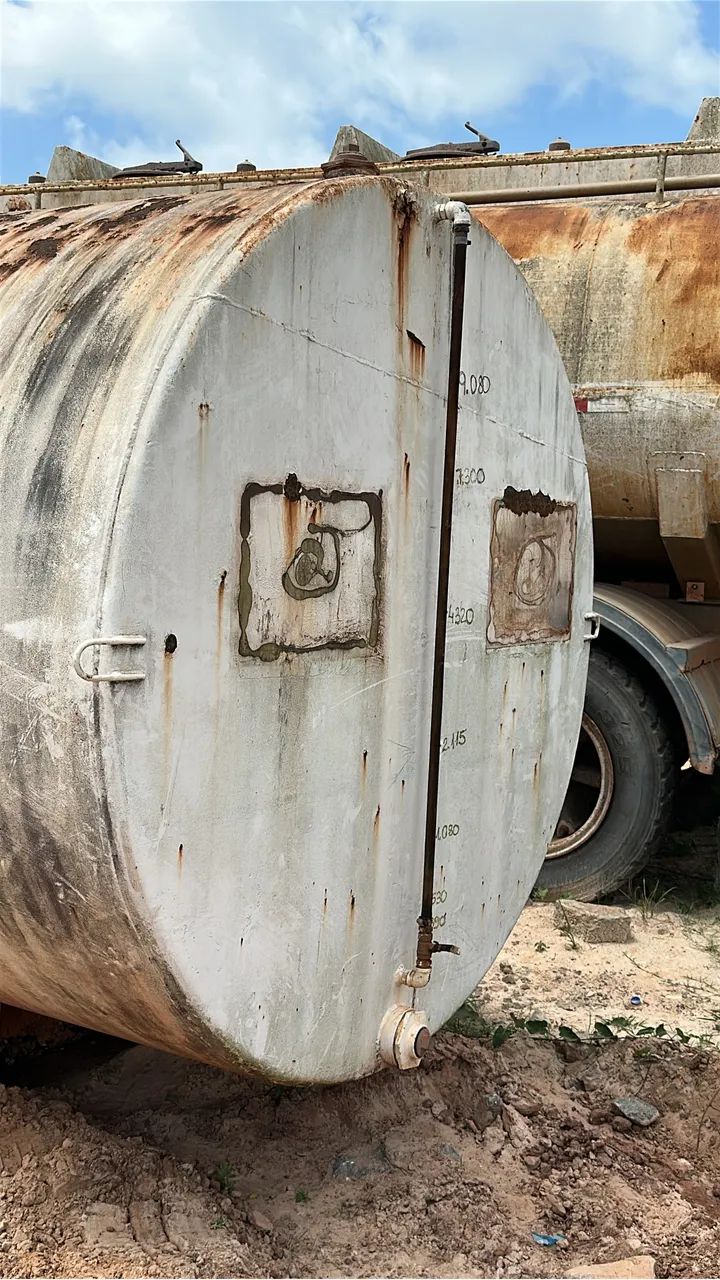 Tanque pra armazenamento de inflamáveis e outros.
