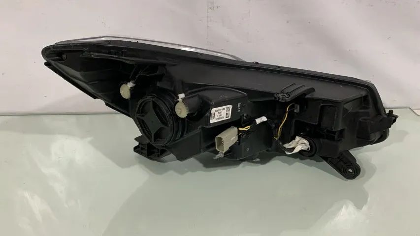 Farol esquerdo tracker 2017 2018 2019 - Foto 4