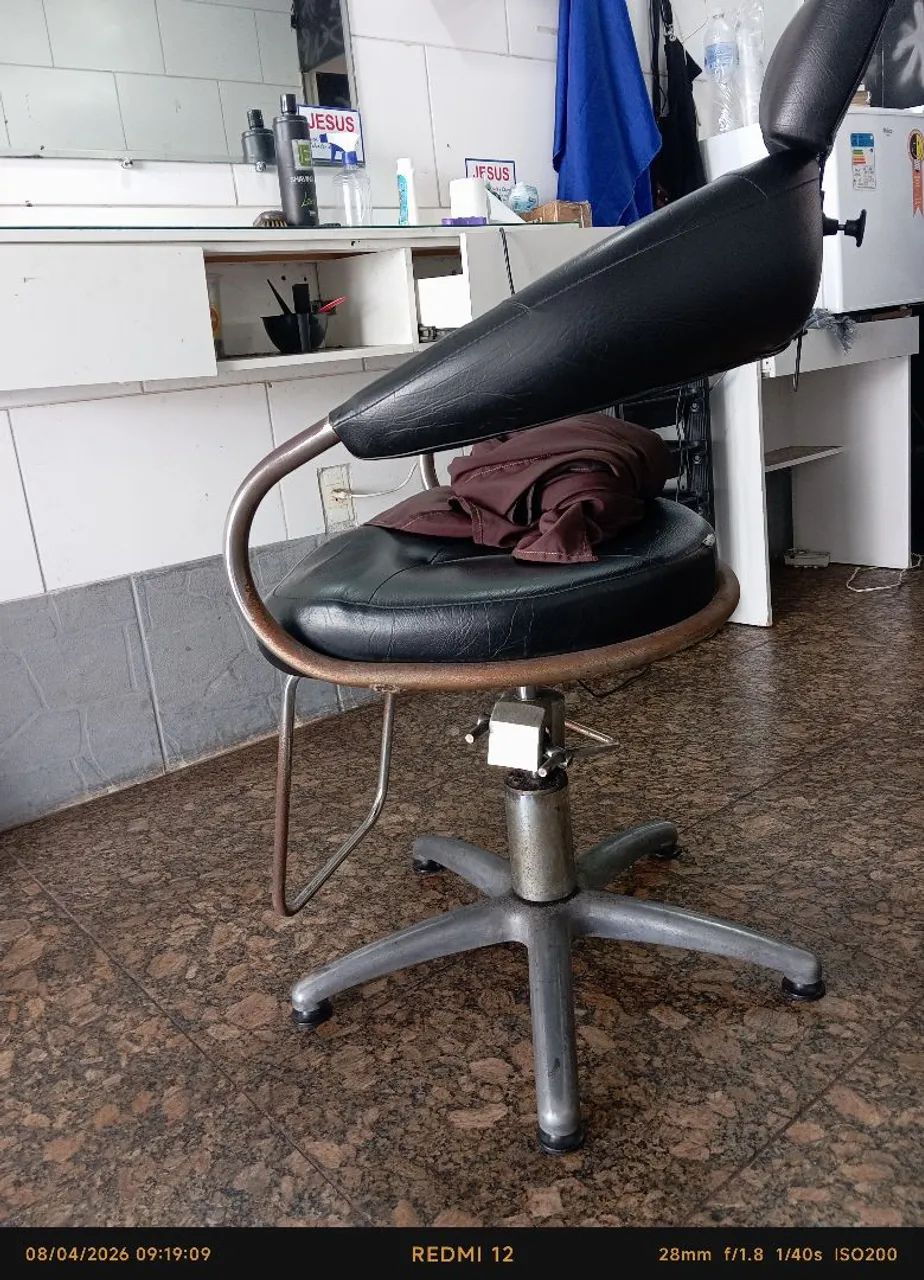 Vendo cadeira de barbeiro 
