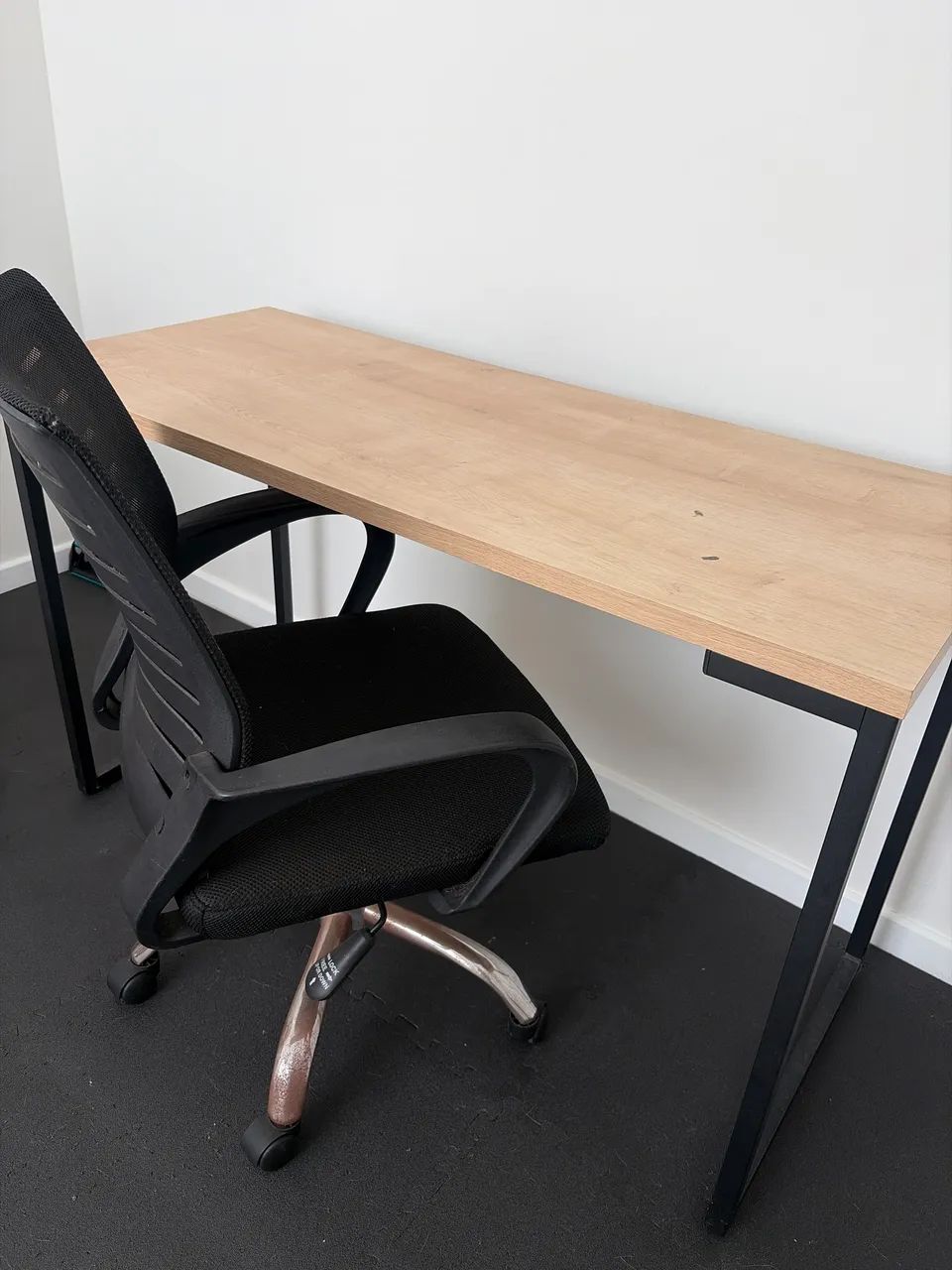 Conjunto mesa e cadeira simples para escritório  - Foto 2