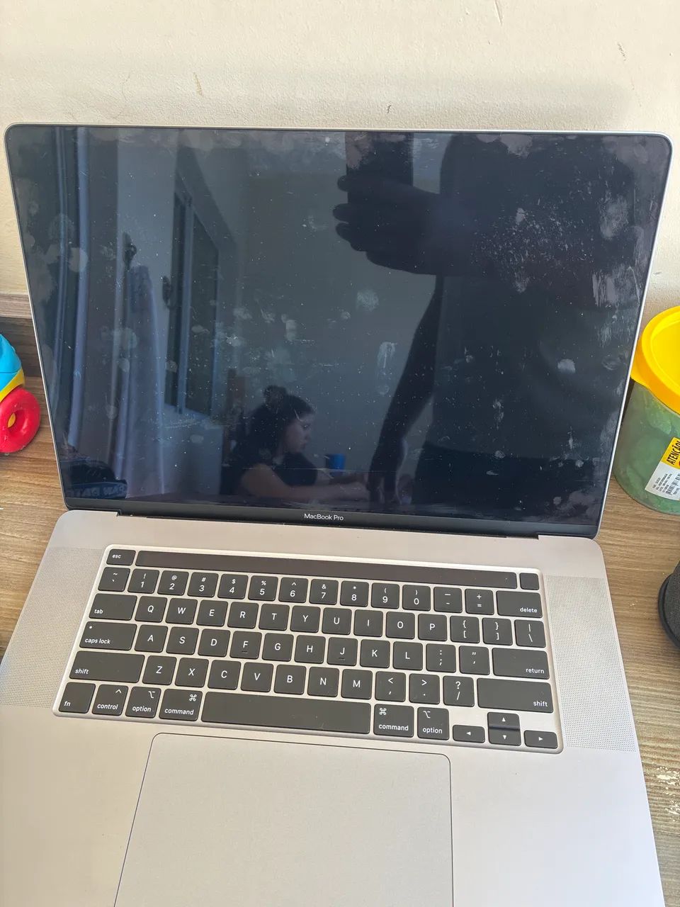 MacBook Pro 19 - Intel i7 - 500gb