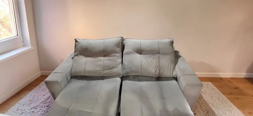 Sofá retrátil, reclinavel, cinza de 2 lugares, em ótimo estado. - Foto 2