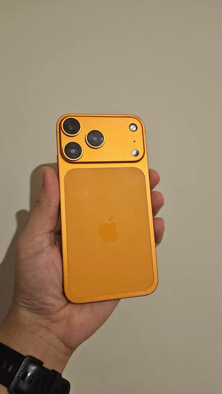 Iphone 11 com carcaça do iPhone 17