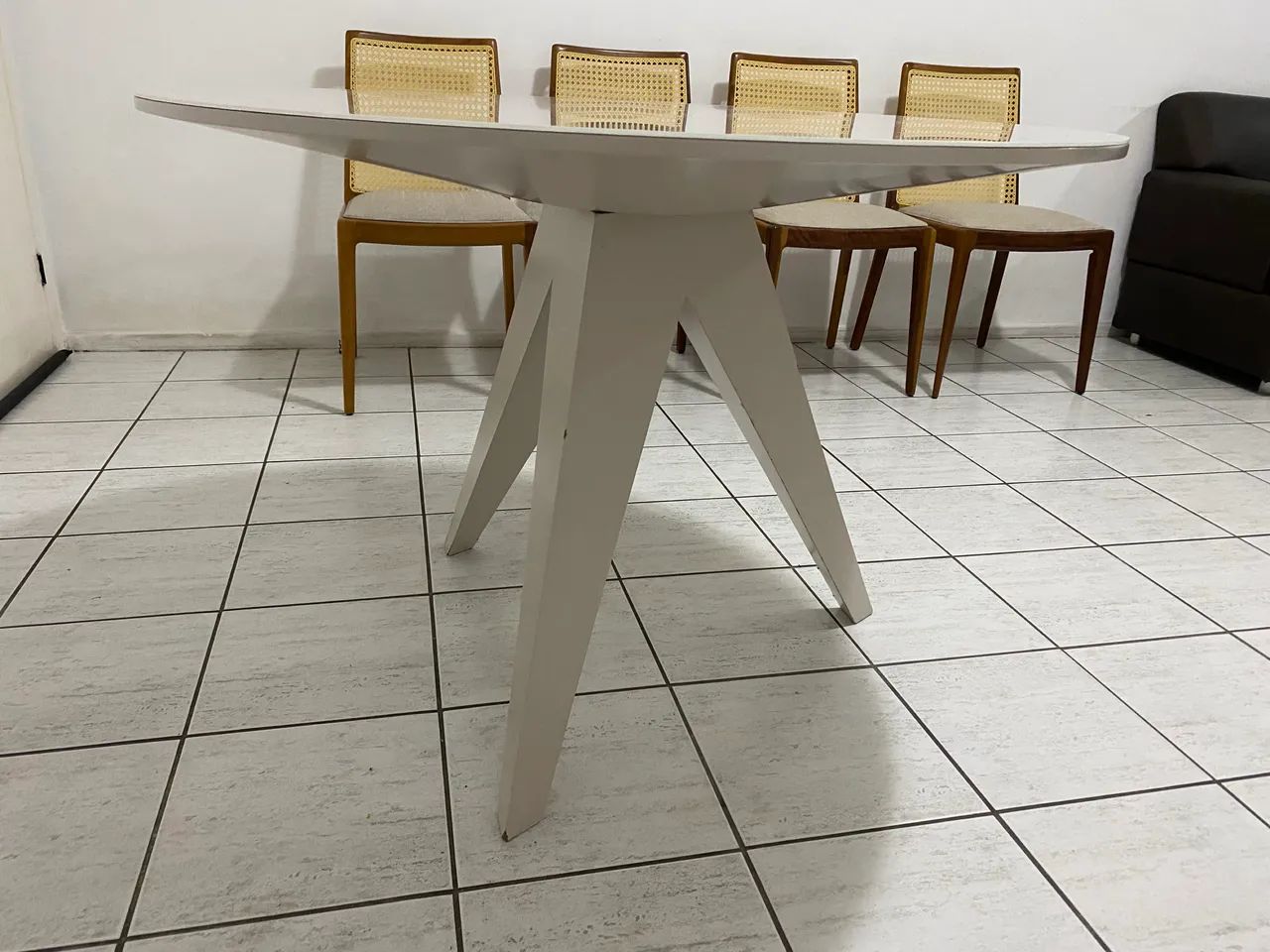 Mesa de Jantar Redonda com Tampo de Vidro e 4 Cadeiras - Foto 4