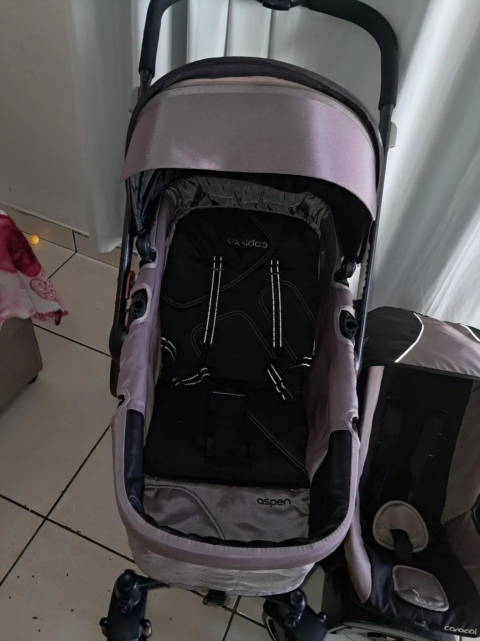 Carrinho de bebê Kidoo com bebê conforto  - Foto 2
