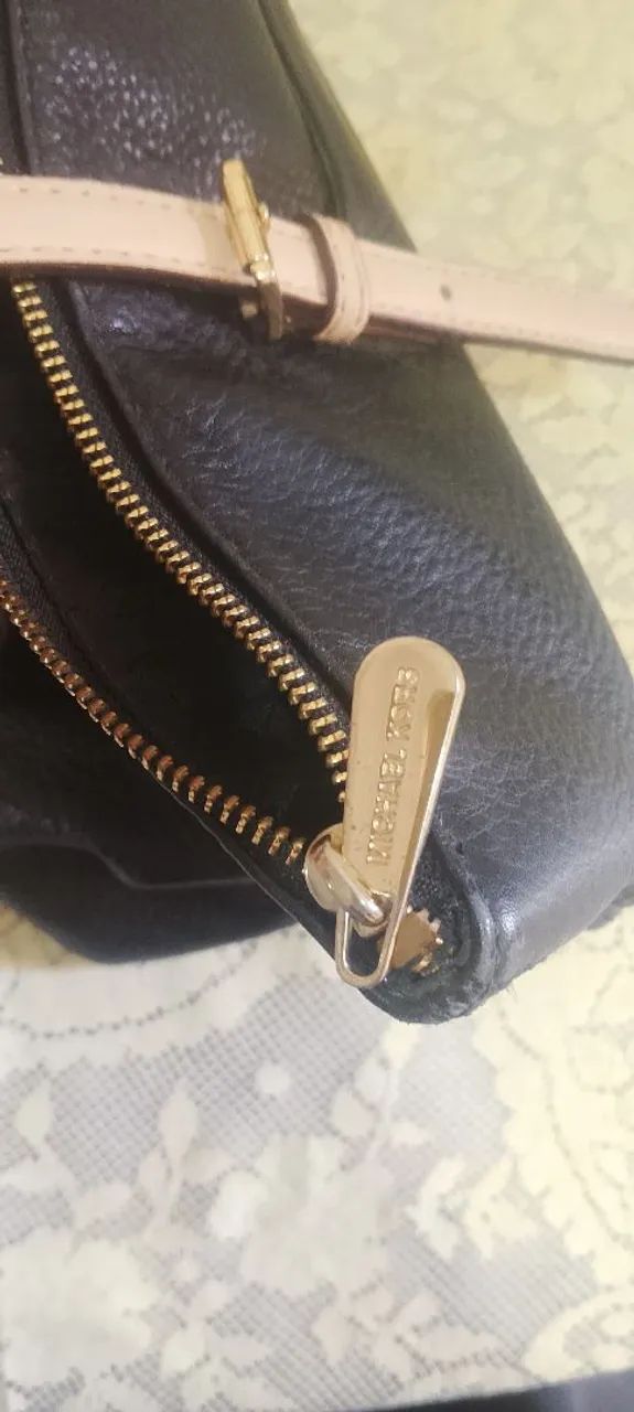 Bolsa Ori6 Michael Kors preta  - Foto 5