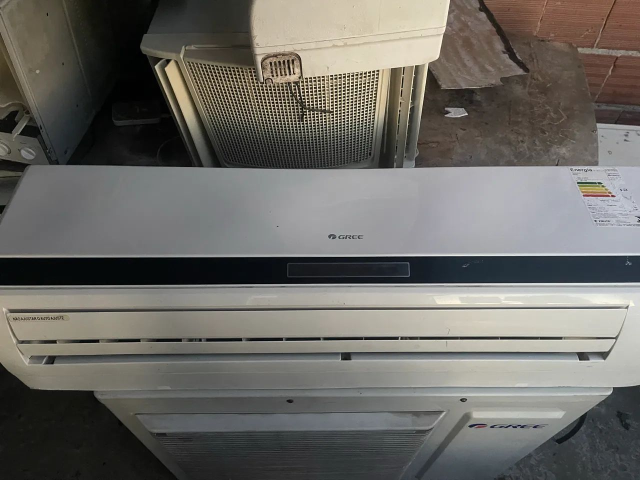 Vendo ar condicionado de 18 mil btus valor 2300 reais revisado semi novo  - Foto 2