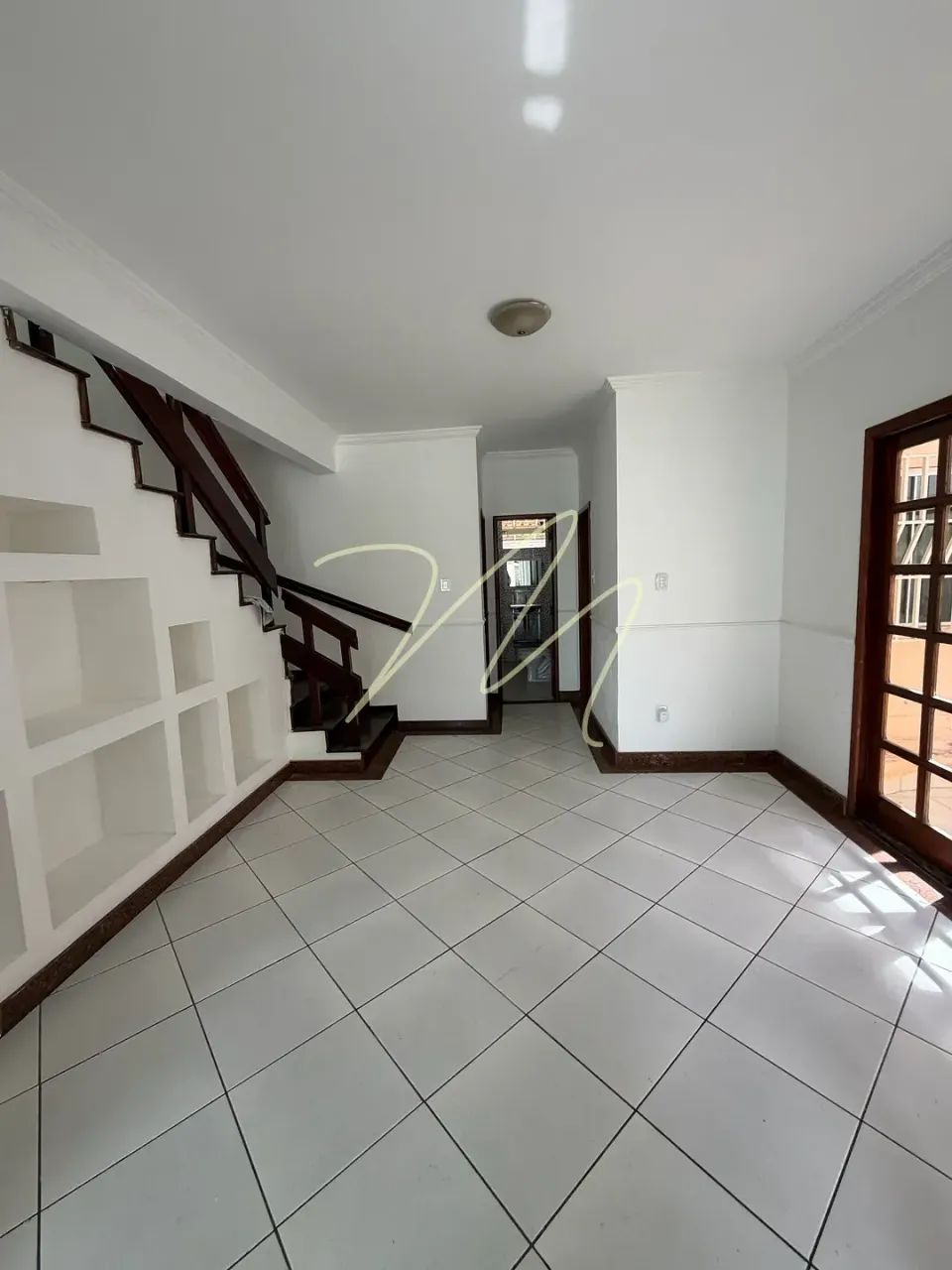 Casa duplex com 3 quartos e amplo espaço externo - Foto 2