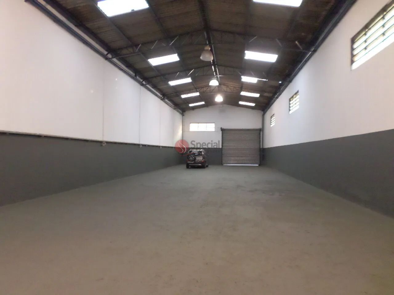 Galpão comercial na Vila Guilhermina, com 425 m² e 2 saídas
