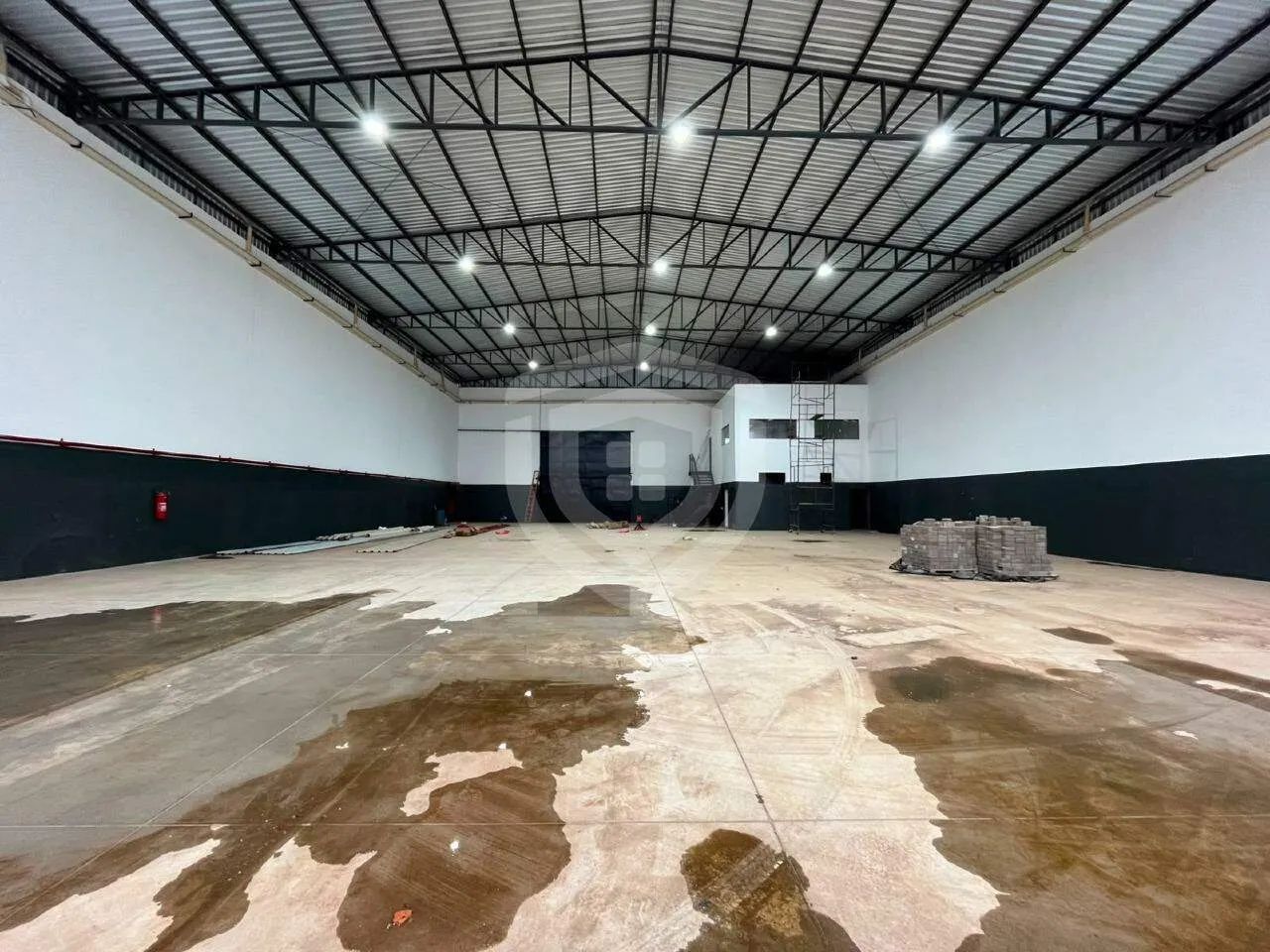 Barracão com 1100m² com 4 banheiros - Parque Paulista - Bauru / SP