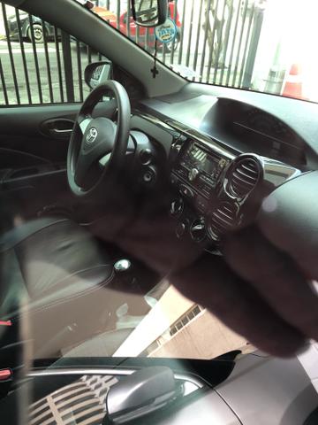 Etios sedan 1.5 2014 - Foto 10