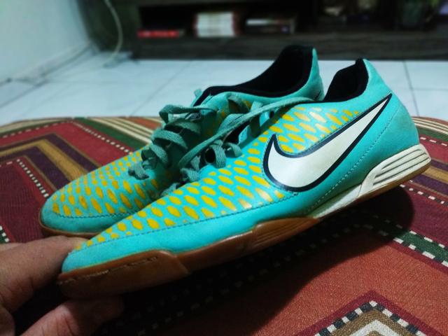 2 Chuteiras Adidas e Nike - Foto 6