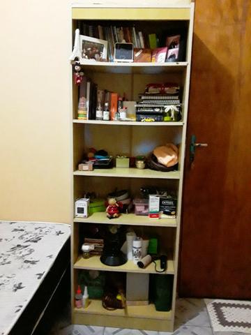 Estante de livros