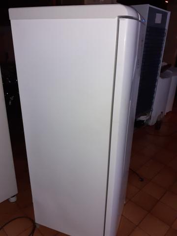 Geladeira Eletrolux Rfe 39Frost Free. - Foto 4
