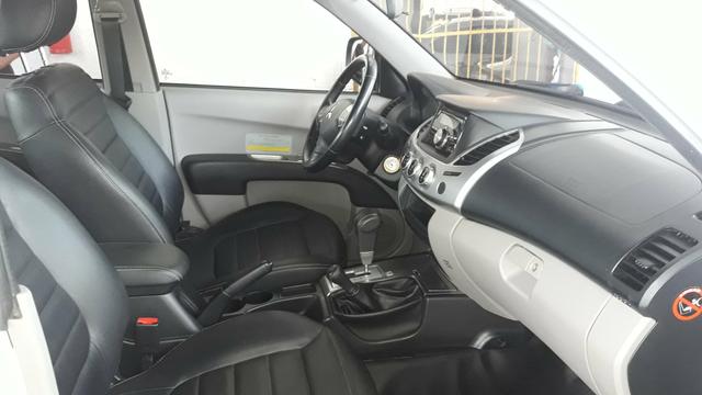 PAJERO DAKAR HPE 3.2 2012/2012 4X4 DIESEL AUT. 7lug. - Foto 6
