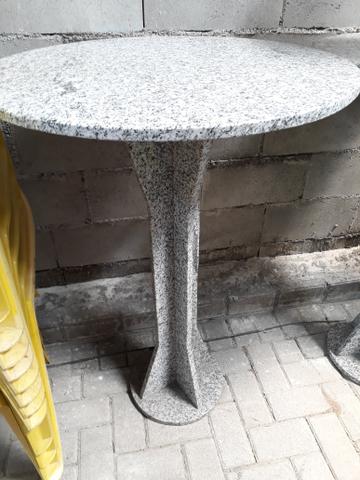 Mesa de granito redonda (semi nova)