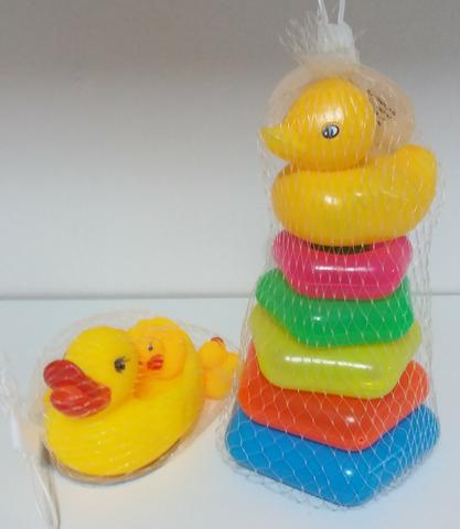 KIT de 4 Patinhos de Borracha e Pirâmide de Argolas Brinquedos Educativos Infantil Criança