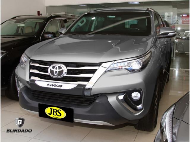 TOYOTA HILUX SW4 2.8 SRX 4X4 7 LUGARES 2017