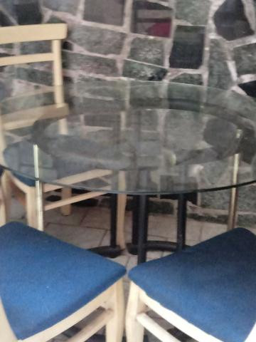 Mesa estilosa de vidro grosso + 4 cadeiras lindas. Ac Cartão.Frete barato