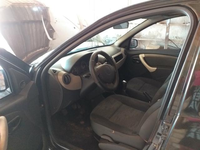 Troco num carro de carroceria Renault Sandero 1.0 - Foto 4