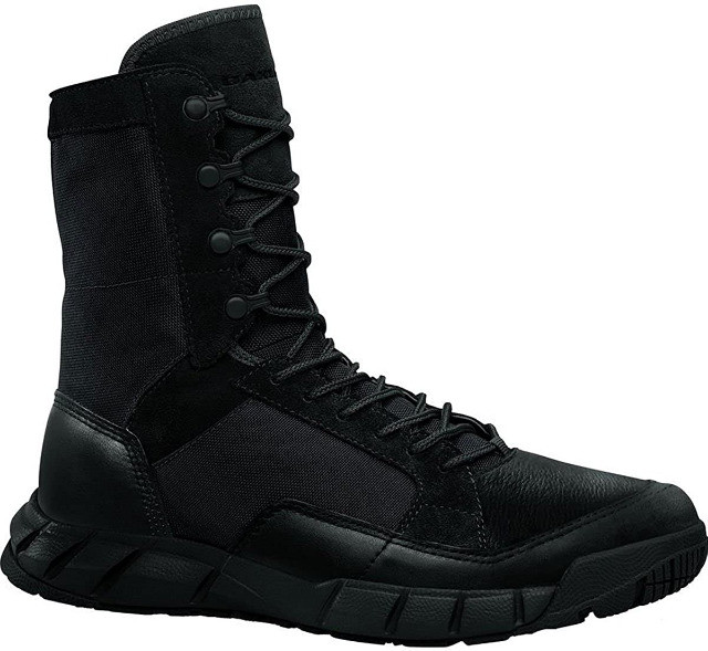 bota oakley assault
